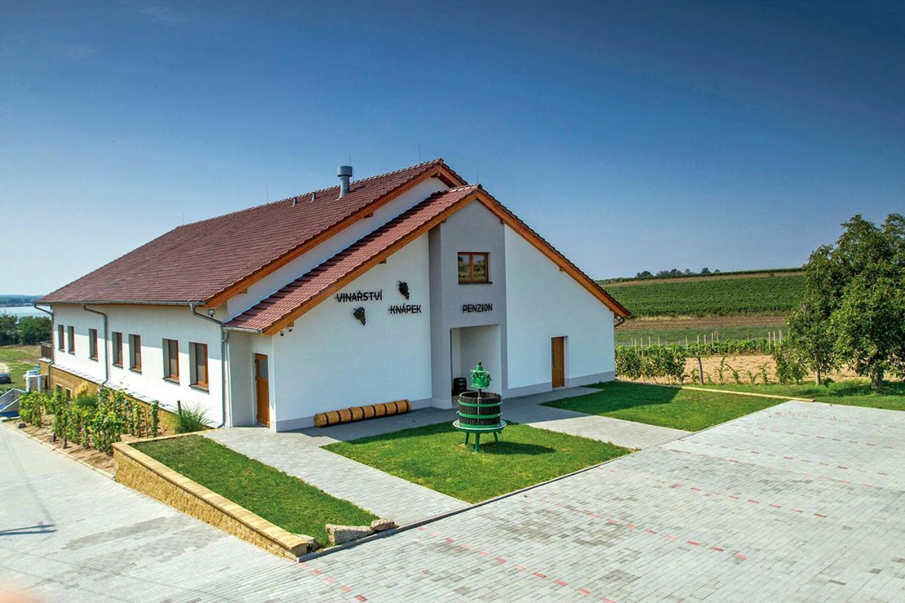 Vinarstvi & Penzion Knapek Strachotin Hotel ภายนอก รูปภาพ